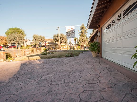 3rd image of 2336 Navarro Dr