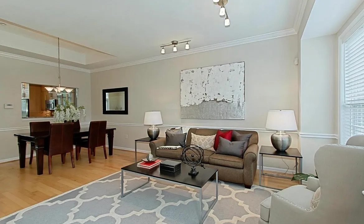 3 bed, 1984 sqft, $5,800 — Photo 3
