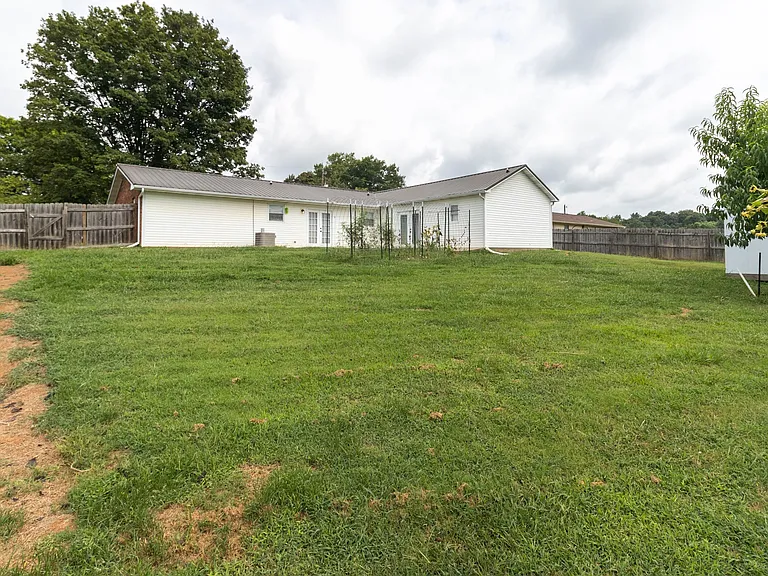 2821 Vicksburg Ln — Photo 8