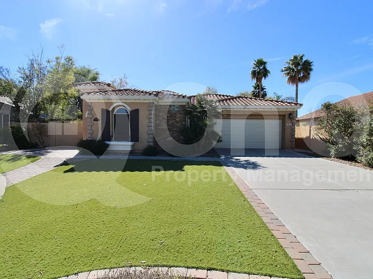 2451 E Honeysuckle Pl — Photo 1