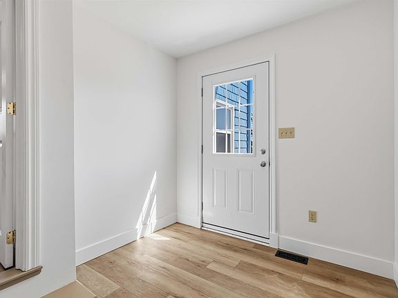 3rd image of 341 Myra Rd
