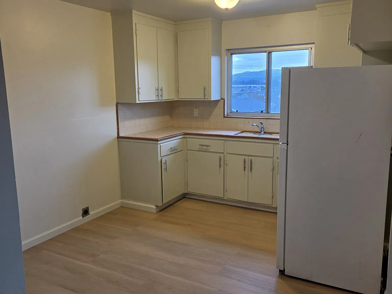 2 bed, 700 sqft, $3,400 — Photo 1