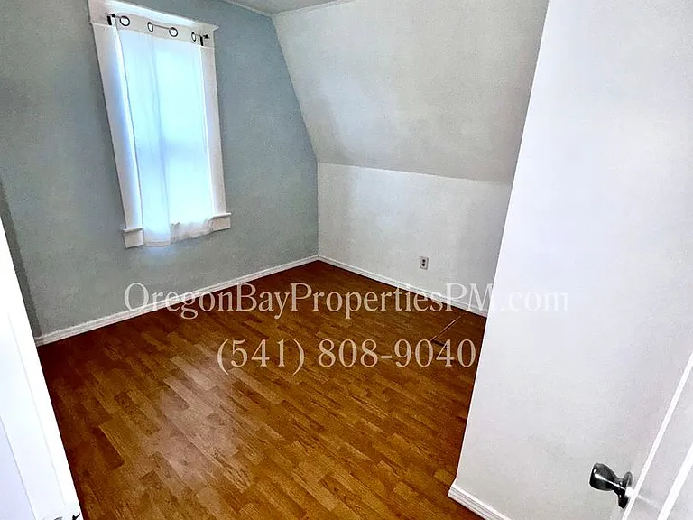 1596 McPherson St — Photo 13