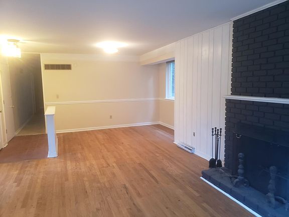 2nd image of 844 Van Dyke Ave APT 1