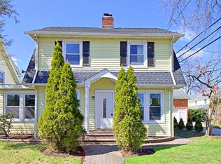 353 Washington St, Hempstead, NY 11550