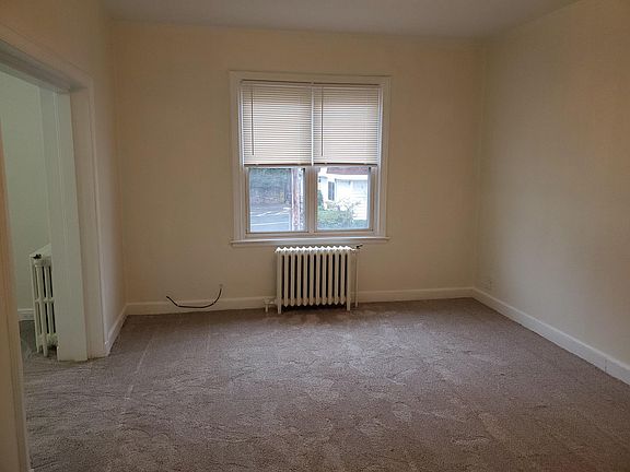 4th image of 363 Elwood Ave #1