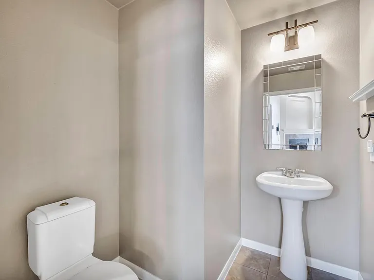 105 Latitude Ln — Photo 14