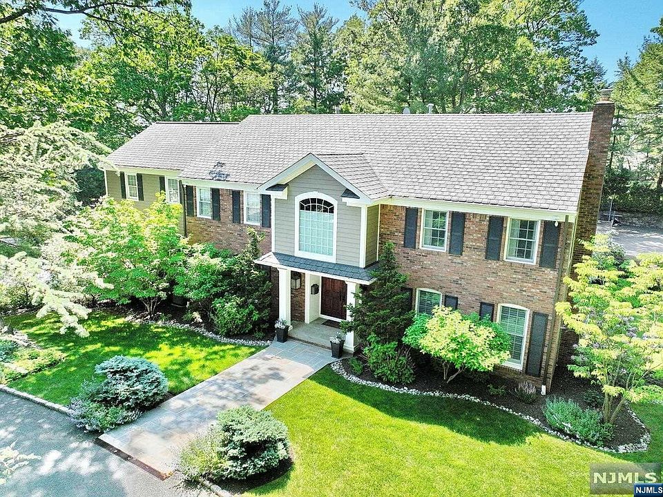 1st image of 171 Hoover Dr