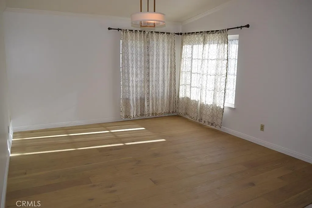 5 bed, 2568 sqft, $5,500 — Photo 3