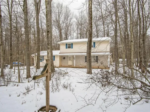 104 Ridge Rd, Pocono Lake, PA 18347