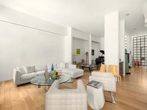 327 E 18th St, New York, NY 10003