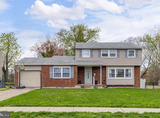 82 Bells Lake Dr, Turnersville, NJ 08012
