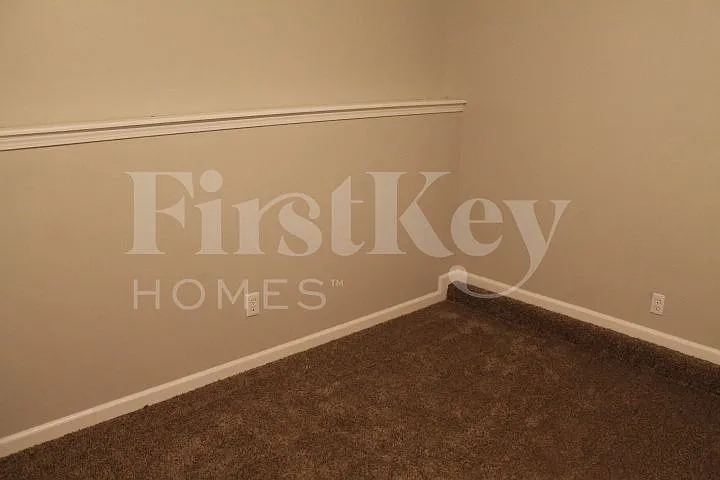 619 N Crest Dr — Photo 18