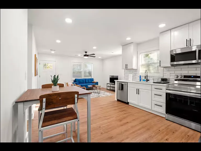 2484 Calvin Ave — Photo 7