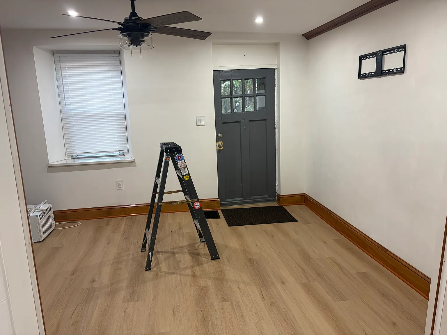 2 bed, 1073 sqft, $2,100 — Photo 3