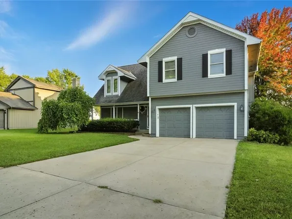 1203 Aspen Dr, Smithville, MO 64089