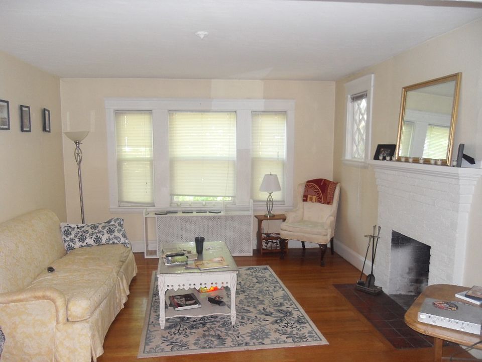 2nd image of 124 Winchester St #2