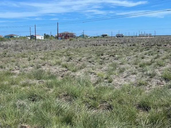 589-590 W Glen Oak Ln, Rockport, TX 78382