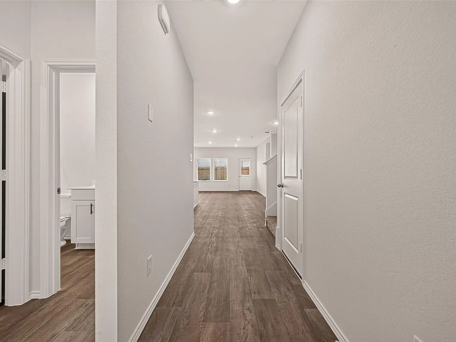 4 bed, 3.0 bath, 2257 sqft, $2,375 — Photo 4