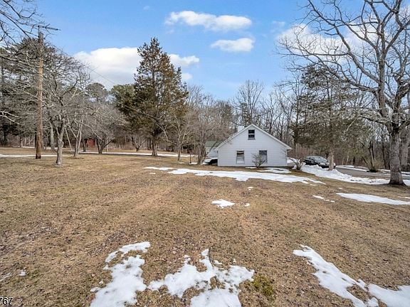 4th image of 150 Mohican Rd