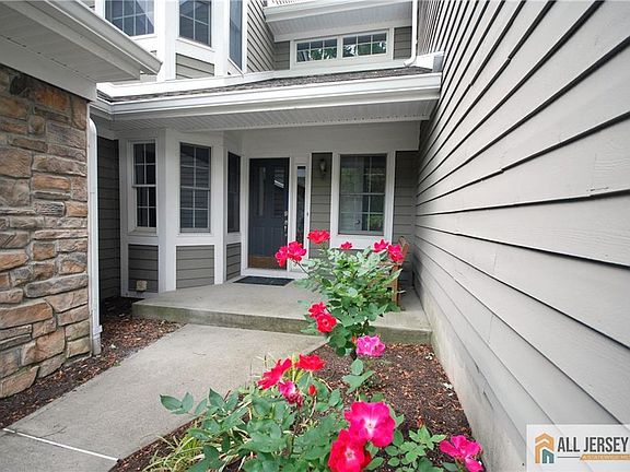 2nd image of 61 Briarwood Ct