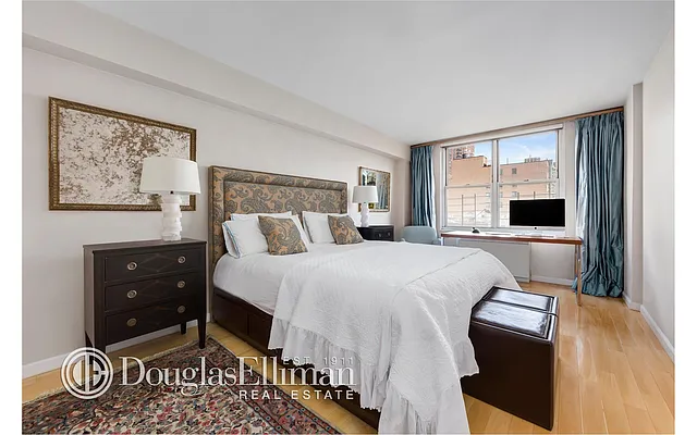 Sold by Douglas Elliman | media 17