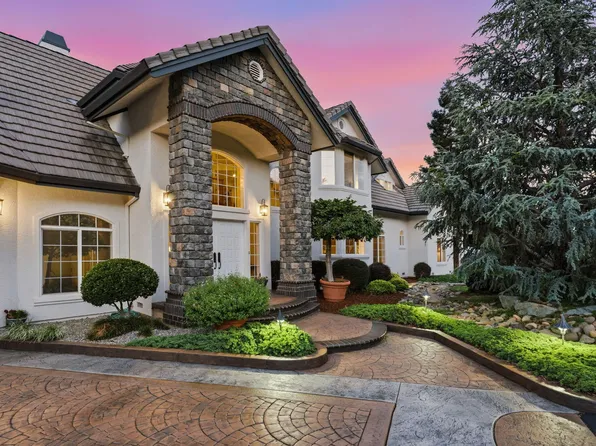 15368 Mountain Shadows Dr, Redding, CA 96001