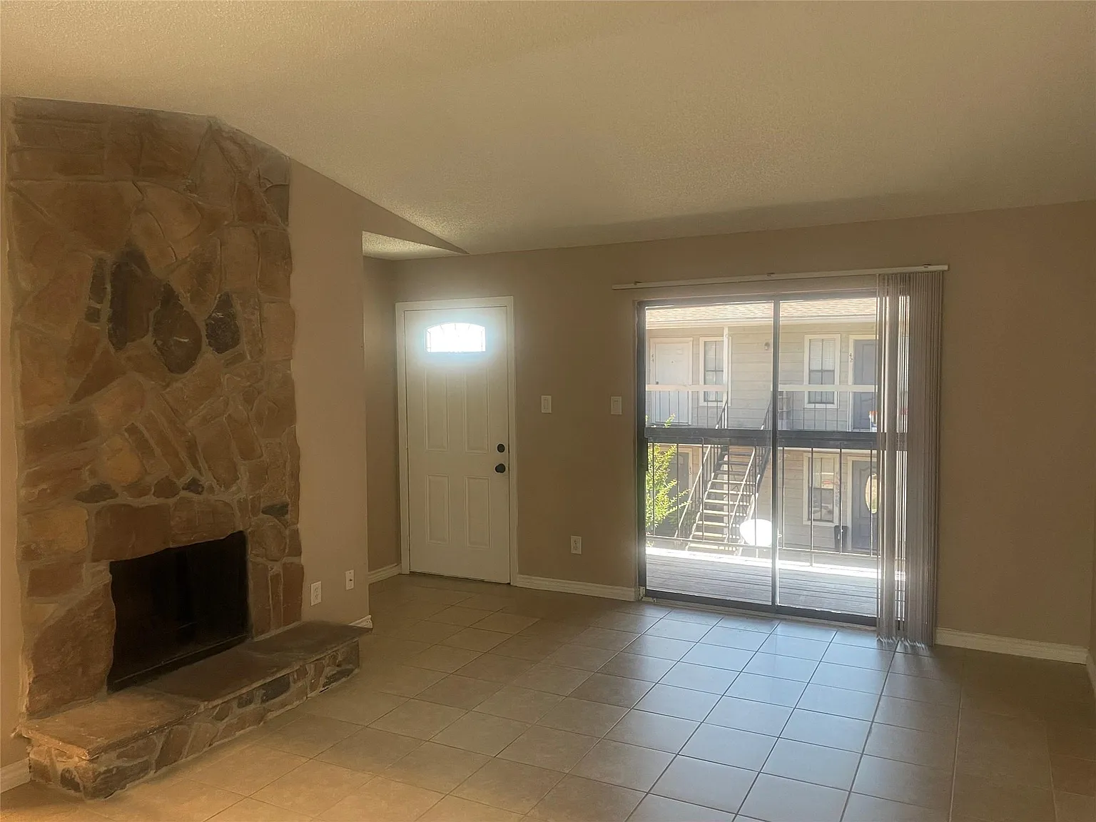 2 bed, 2.0 bath, 960 sqft, $1,290 — Photo 3