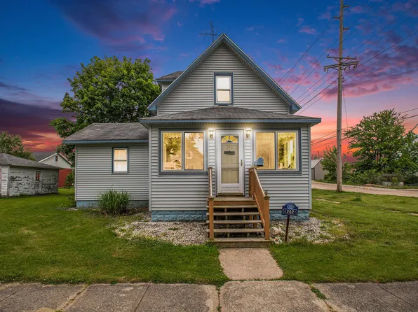 202 Maple St, Three Oaks, MI 49128
