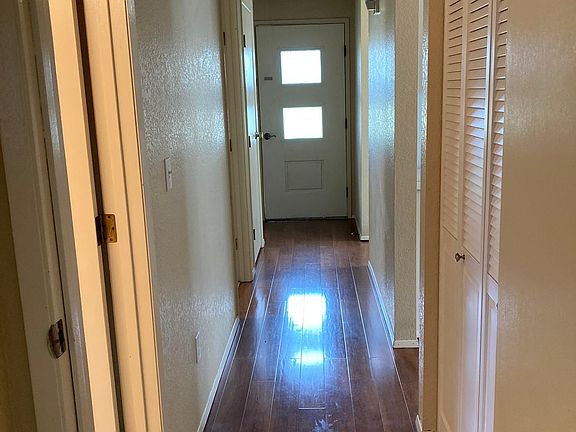 Entryway/hallway