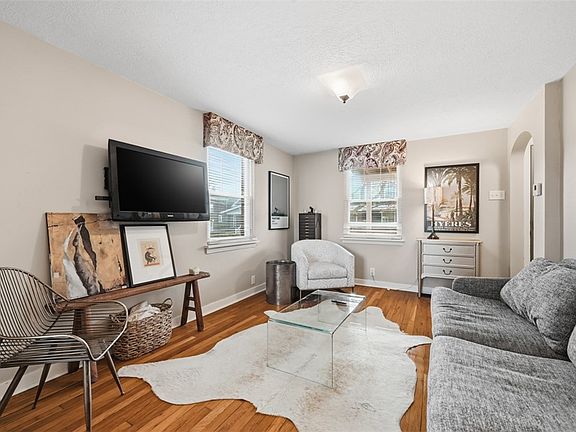 5th image of 239 Marshall Ave
