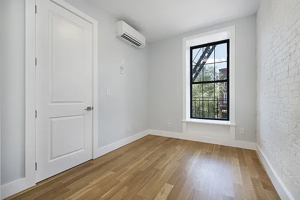 Rented by Bold New York | media 24