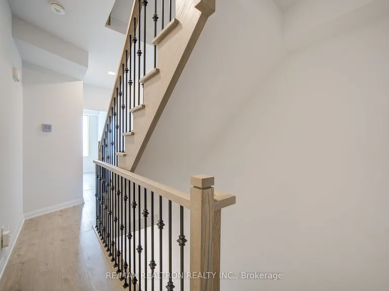 1050 Portage Pkwy #Townhouse 33 — Photo 20