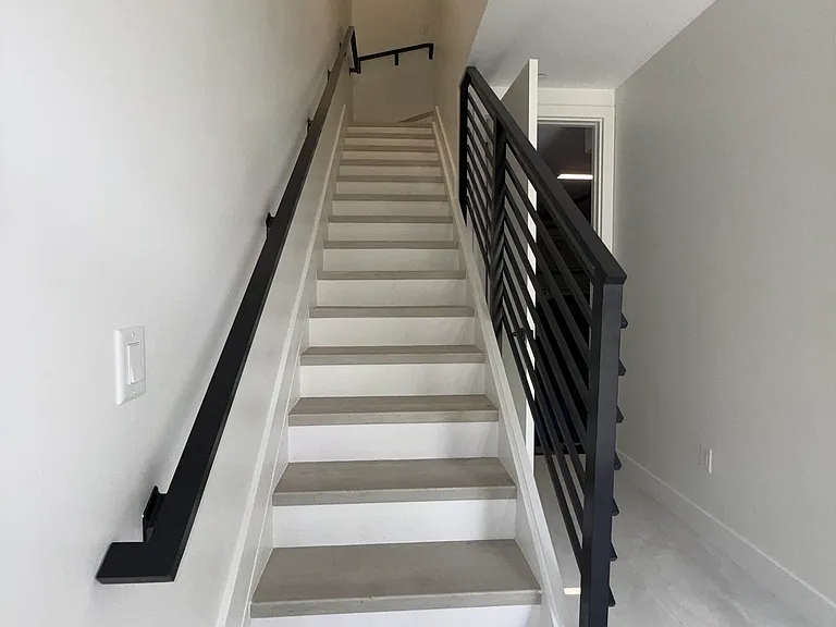 1st Floor Stairway & Hall