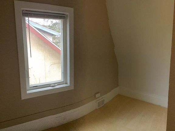 5th image of 1028 Concordia Ave