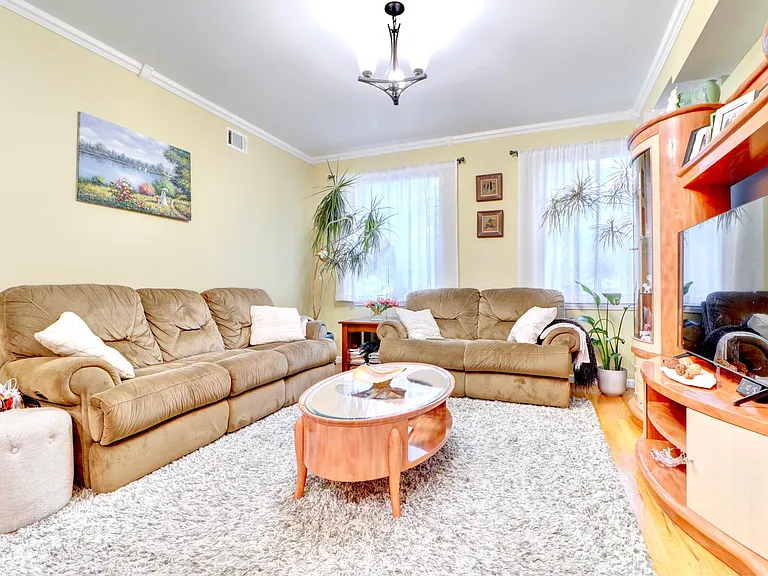 607 Onderdonk Ave #2 — Photo 2