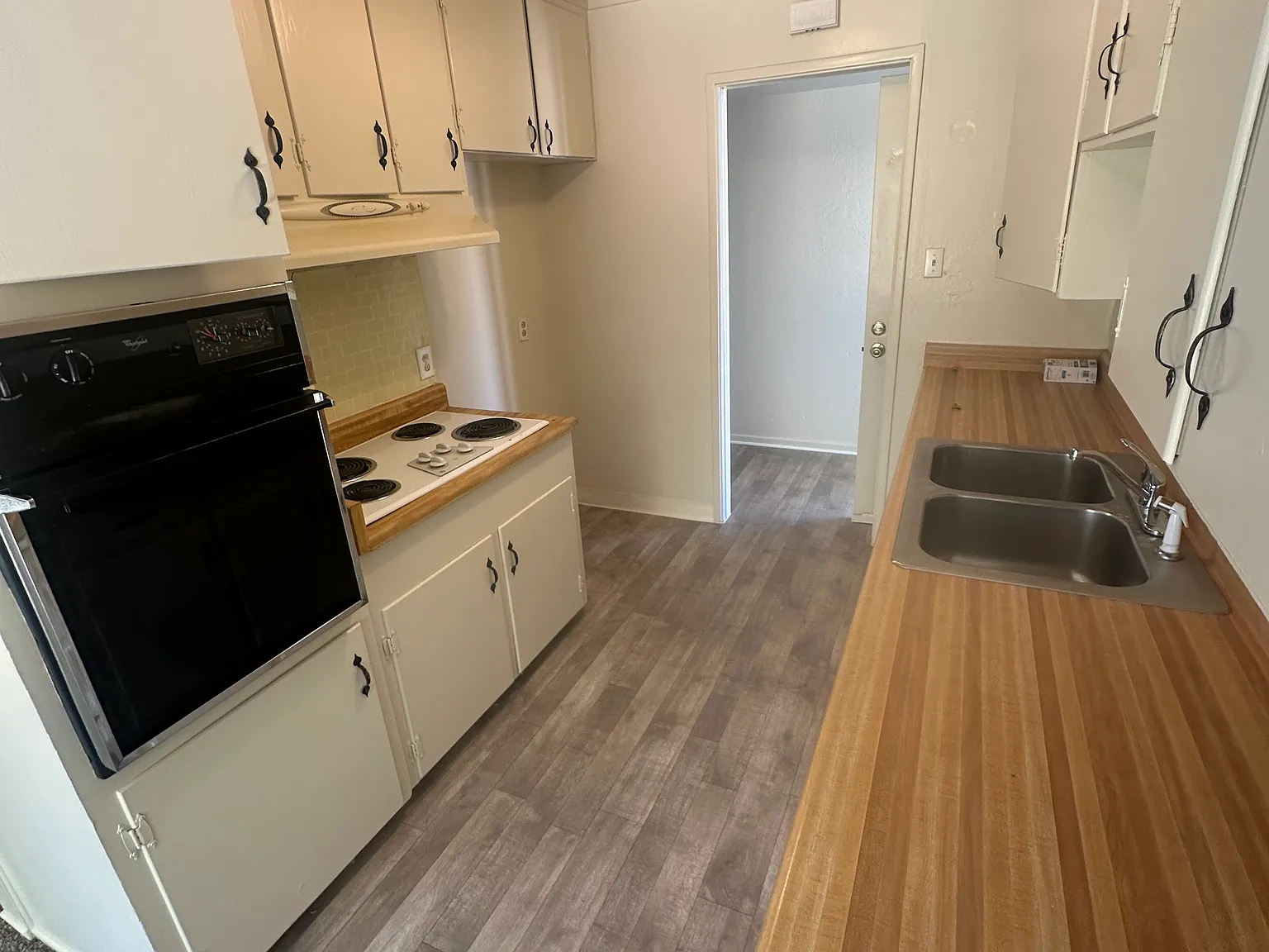 3 bed, 1345 sqft, $2,275 — Photo 2