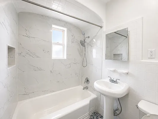 Bathroom, photo 1