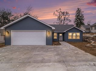 4669 Hatchery Rd, Waterford, MI 48329