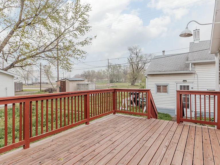 446 E St — Photo 27
