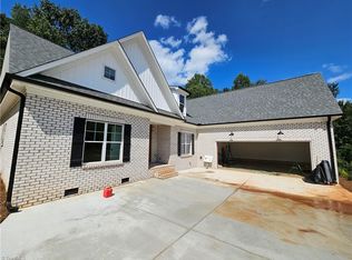 169 Glen Brooke Ln, King, NC 27021