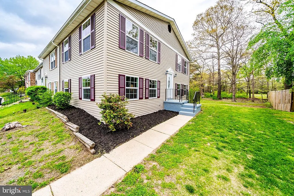 1058 Dorset Dr photo 1