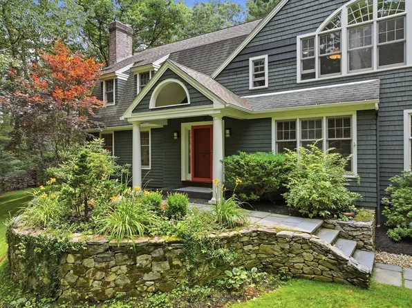 18 Village Green Ln, Holden, MA 01520