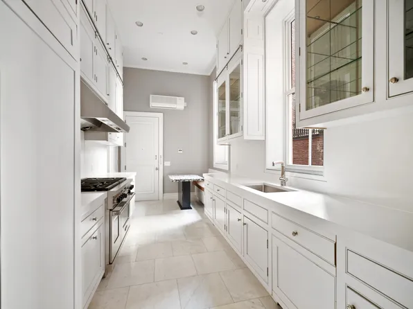 18 East 62nd Street image 11 of 21