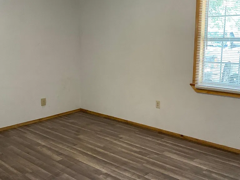6937 CR109B — Photo 11