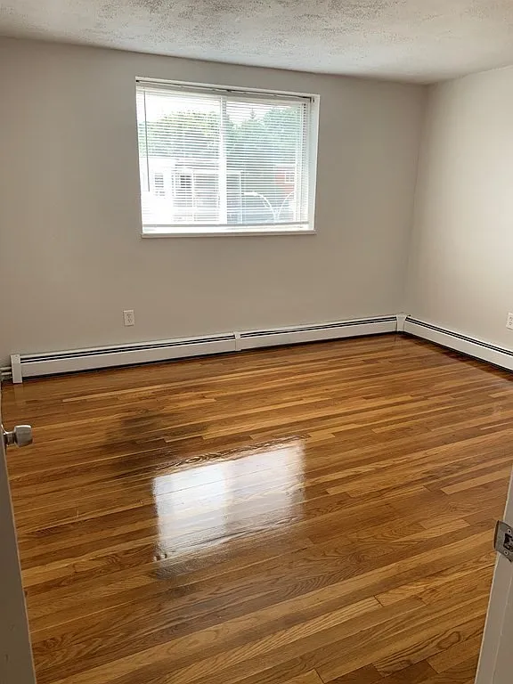 2 bed, 1.0 bath, 800 sqft, $2,500 — Photo 3
