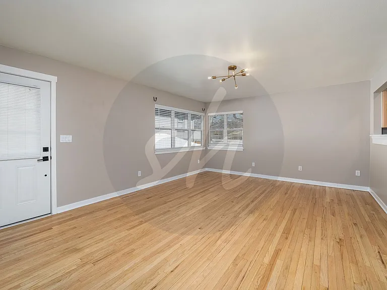 1827 W Kiowa St — Photo 3