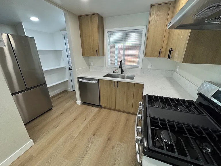 8932 Grand Ave — Photo 36