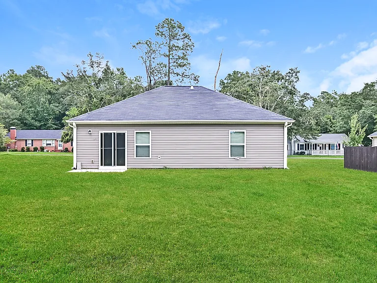 1307 Lakeshore Dr — Photo 17