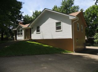 2416 SW Rome Ct, Blue Springs, MO 64015